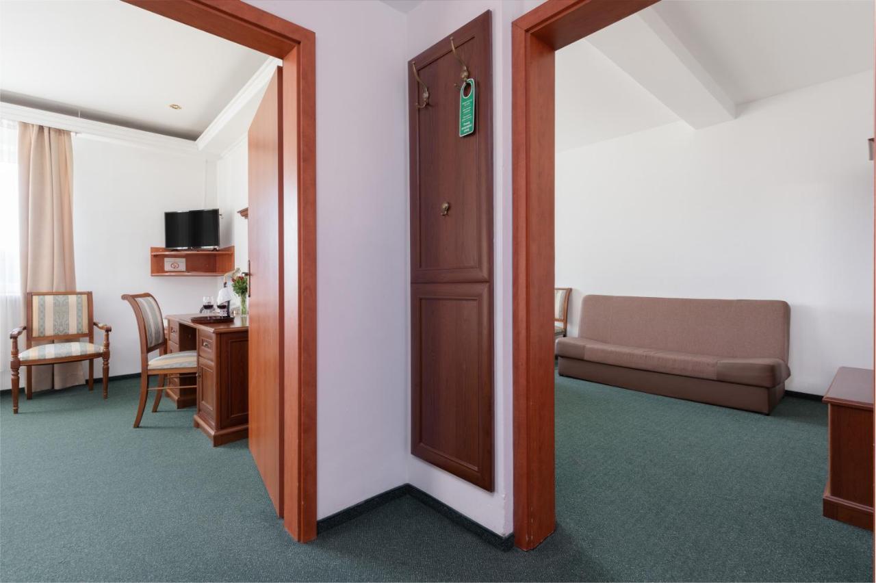 Hotel Artur Krasków Εξωτερικό φωτογραφία