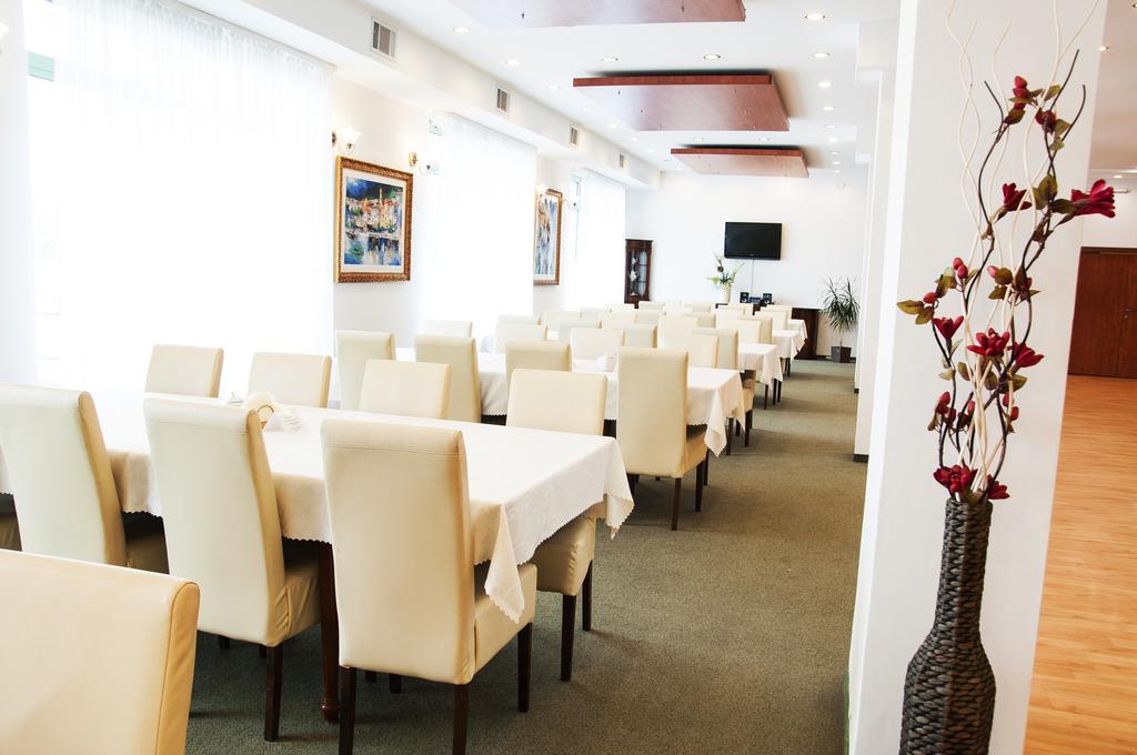 Hotel Artur Krasków Εξωτερικό φωτογραφία