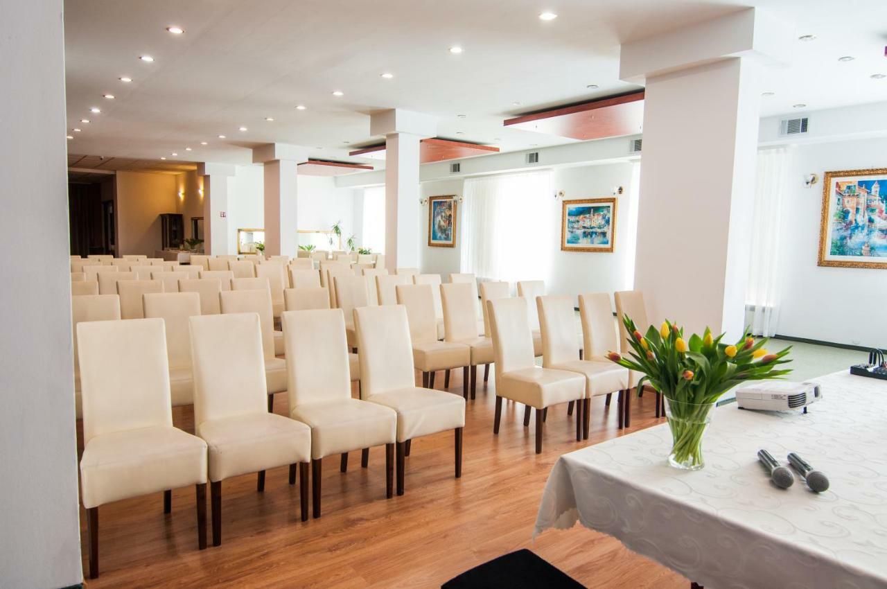 Hotel Artur Krasków Εξωτερικό φωτογραφία